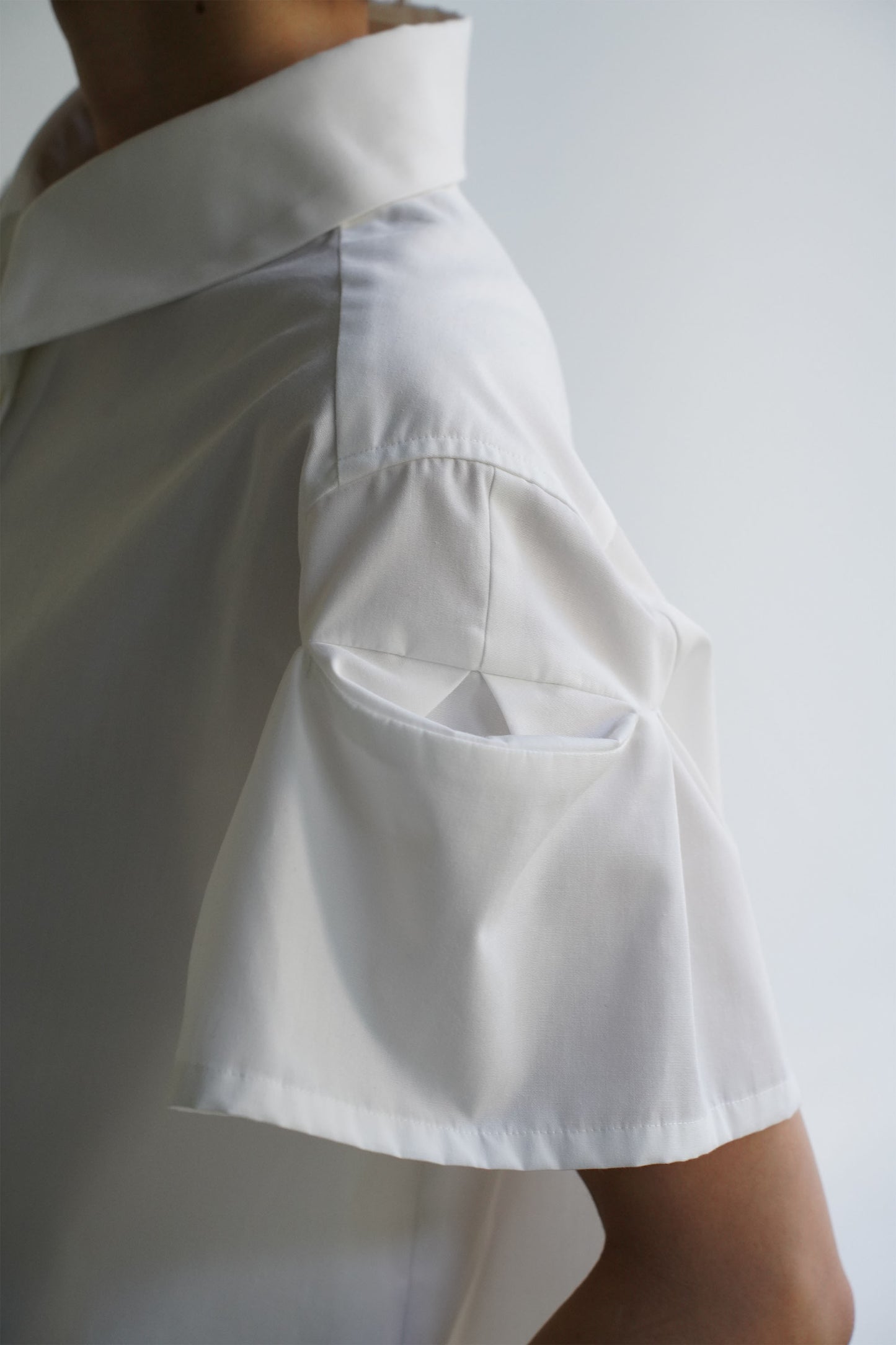 バックプリーツシャツ【WHITE】