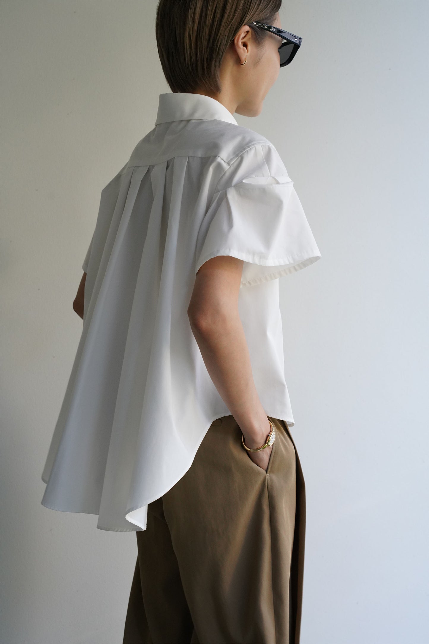 バックプリーツシャツ【WHITE】