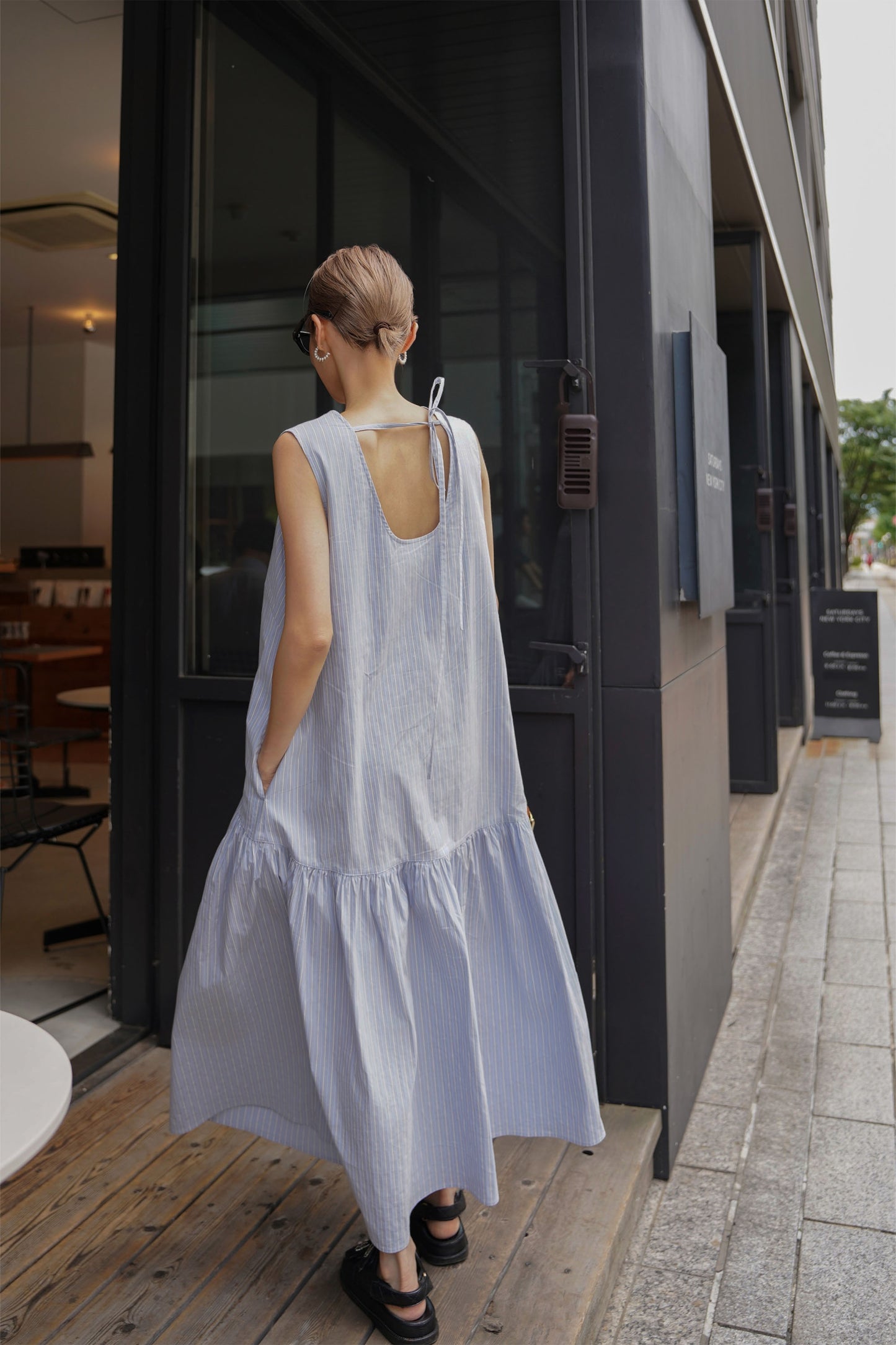 ボトムフレアノースリーブワンピース【BLUE】