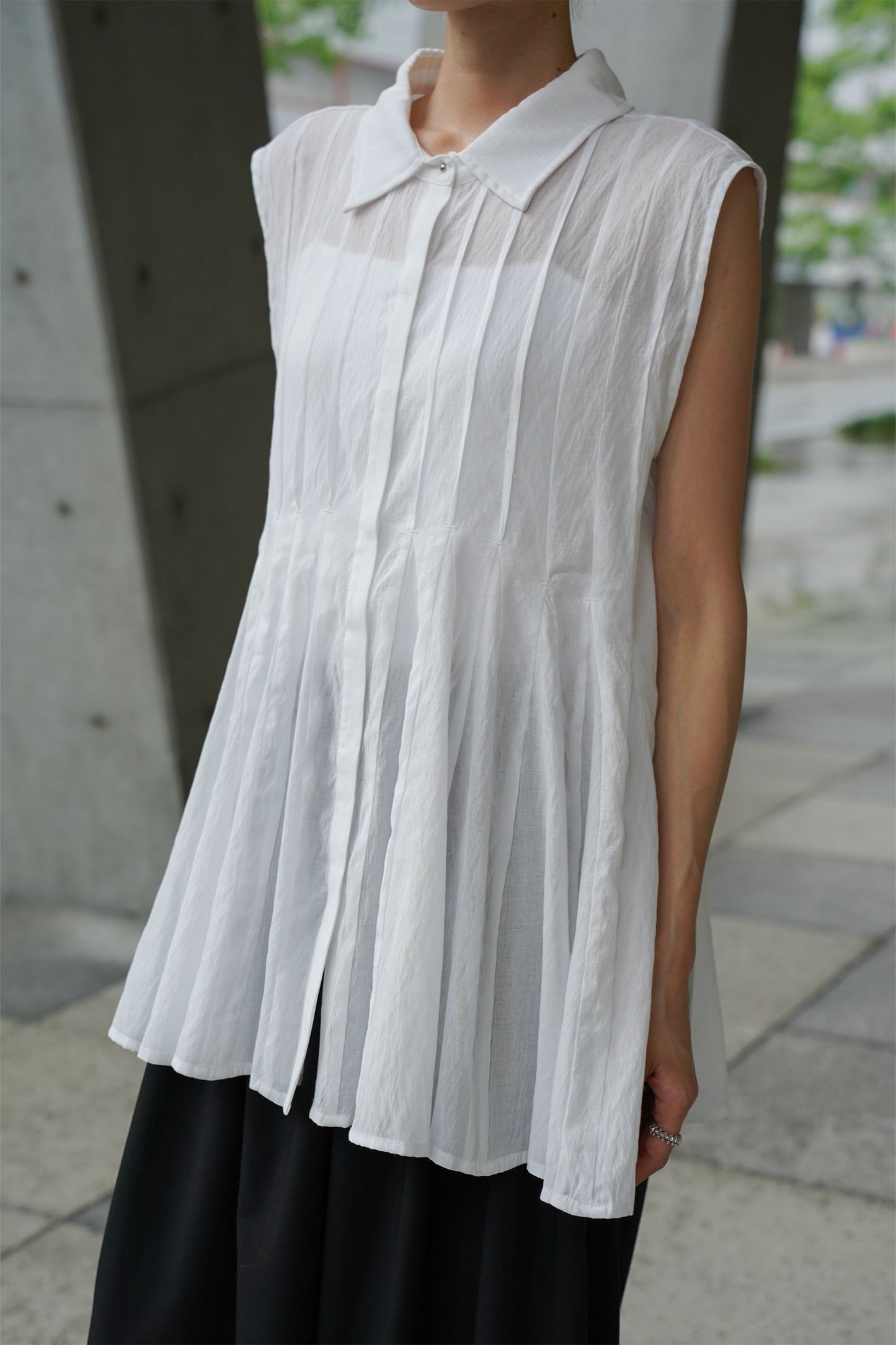 シアープリーツタックブラウス【WHITE】