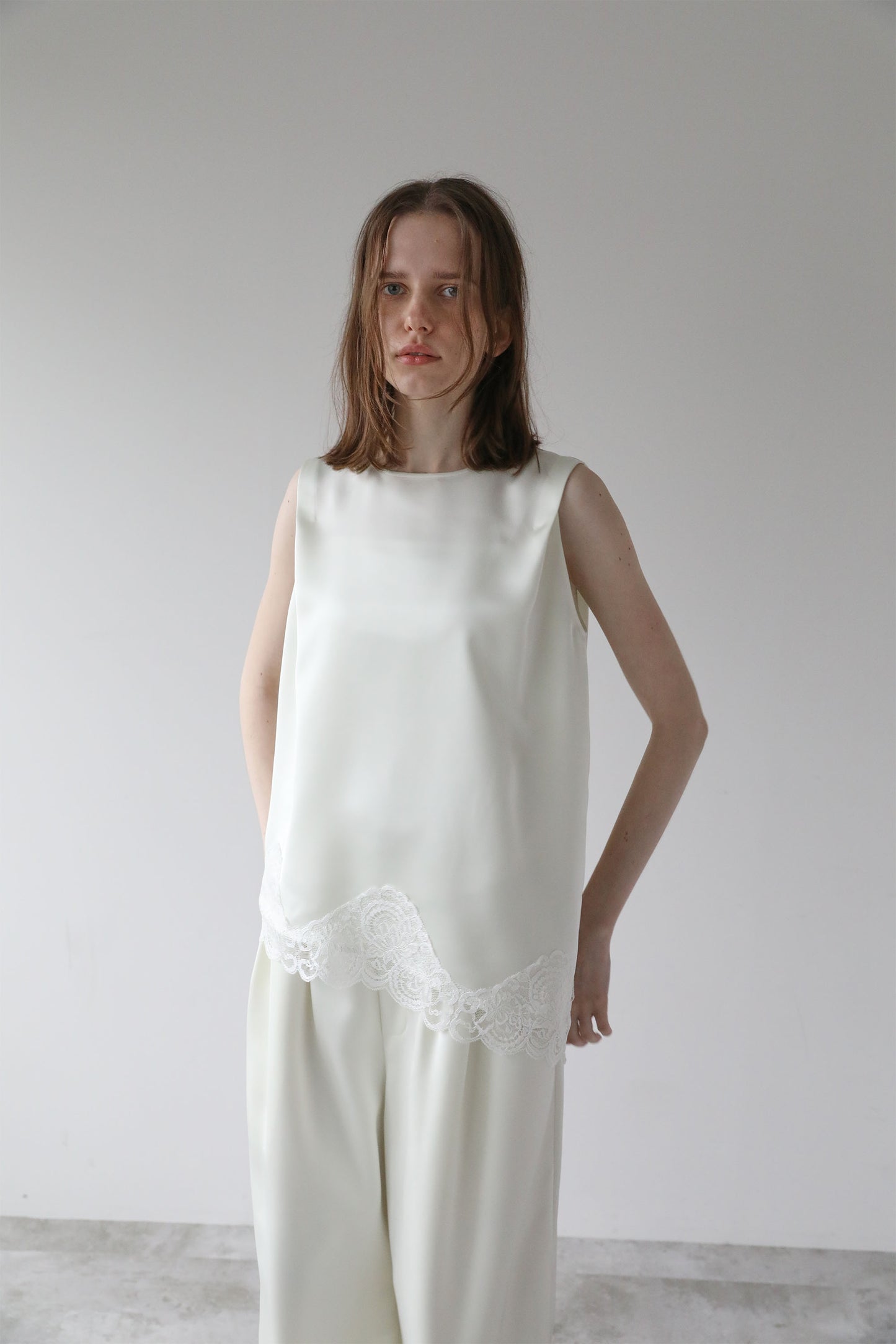 サテンレーストップス【WHITE】