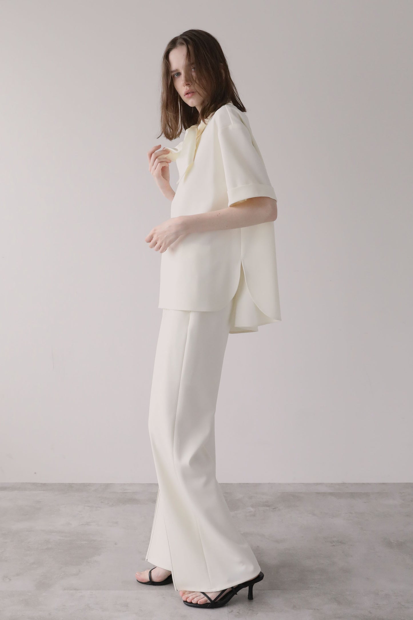 【予約販売5月末配送】ジョーゼットサテンカラートップス【WHITE】
