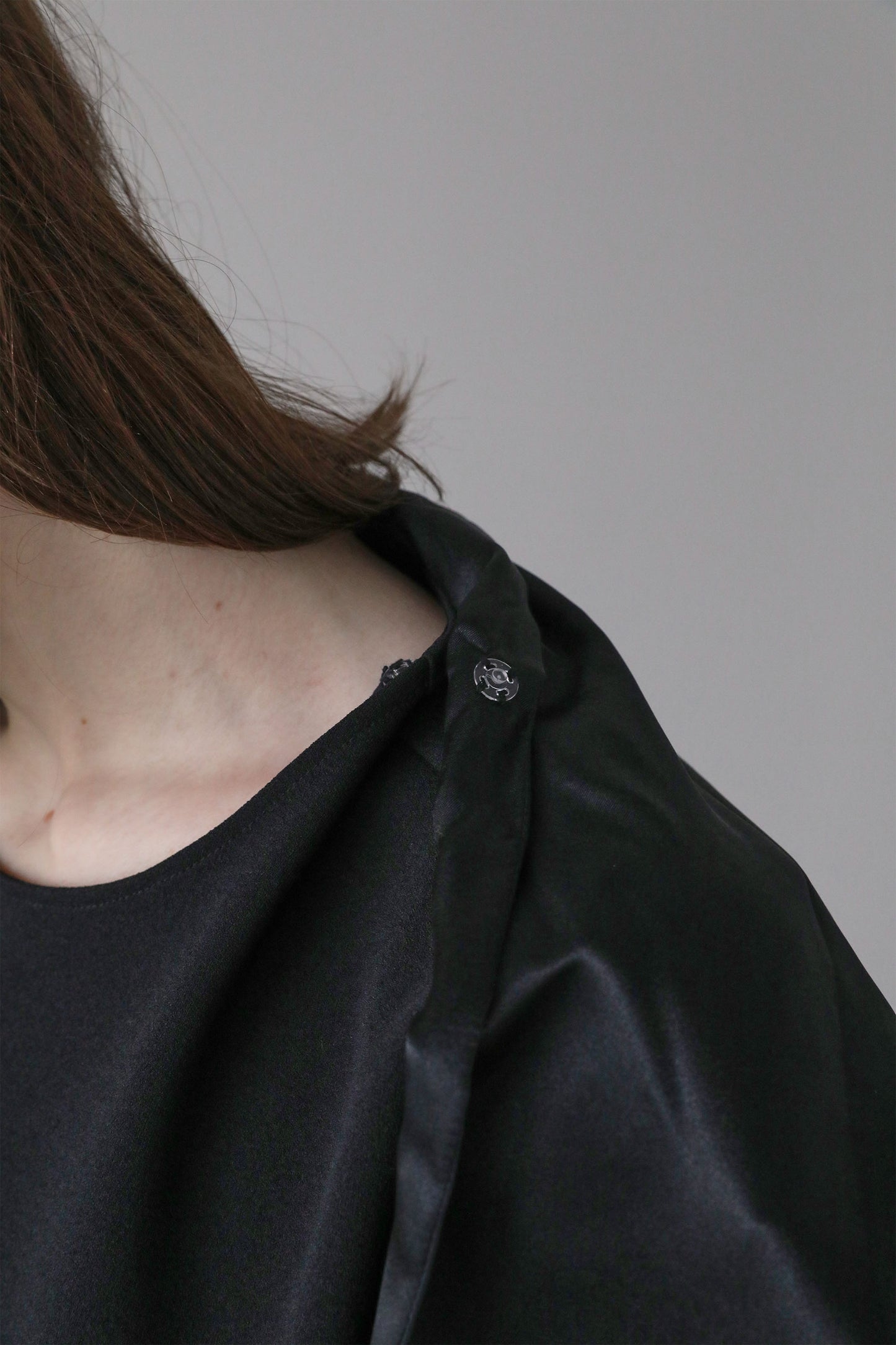 【予約販売5月末配送】ジョーゼットサテンカラートップス【BLACK】
