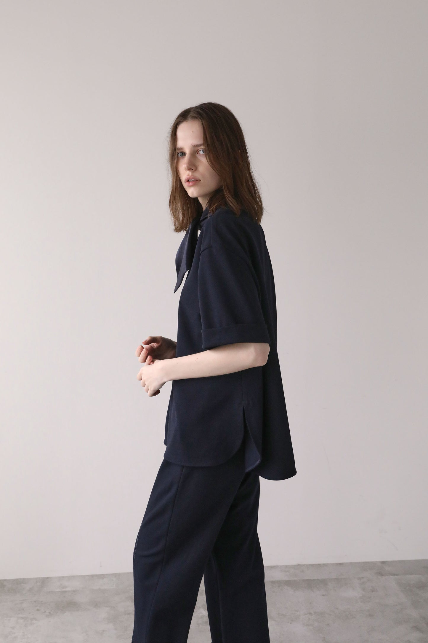【予約販売5月末配送】ジョーゼットサテンカラートップス【NAVY】