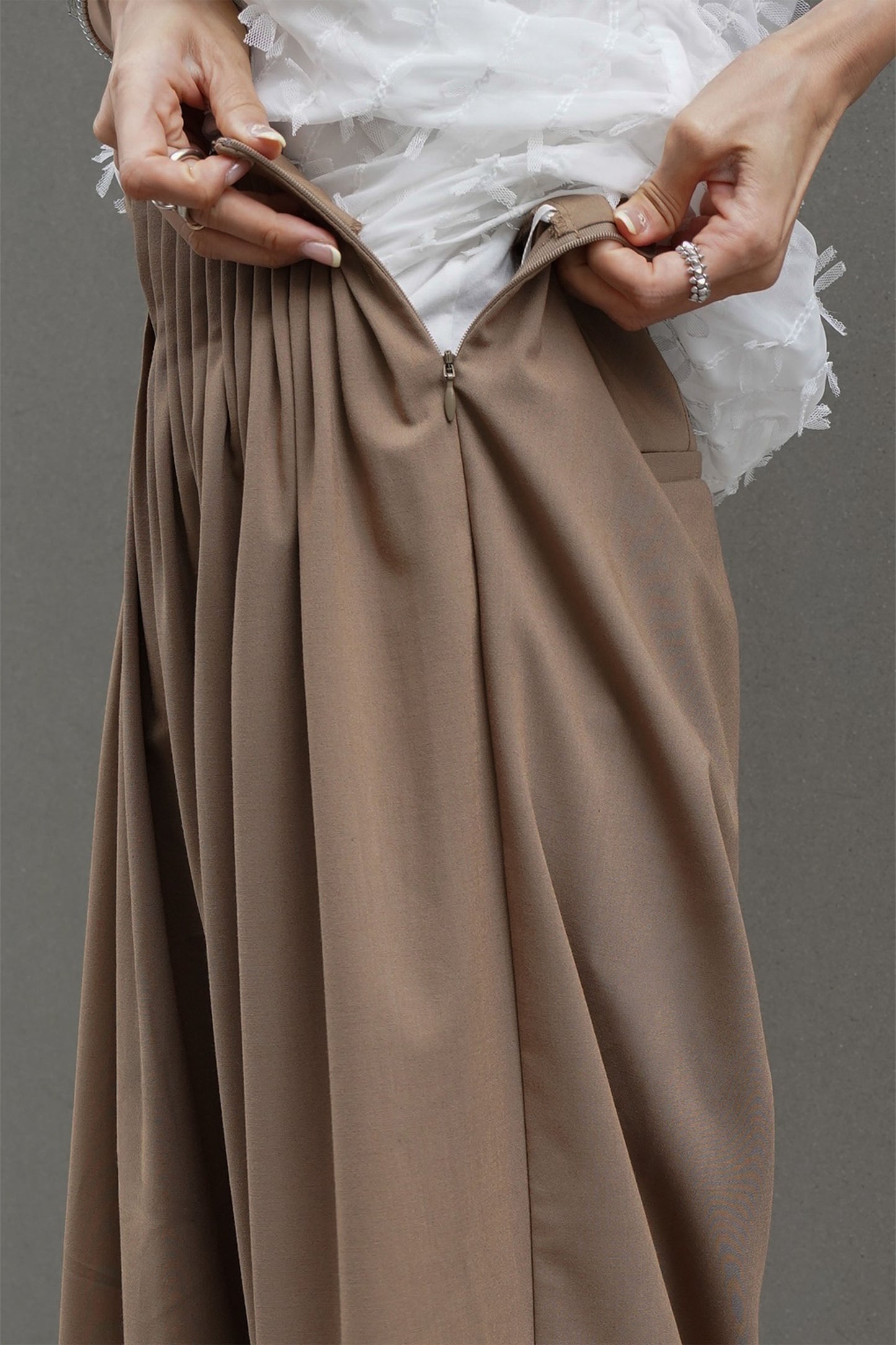 【予約販売8月末配送】プリーツワイドパンツ【BEIGE】