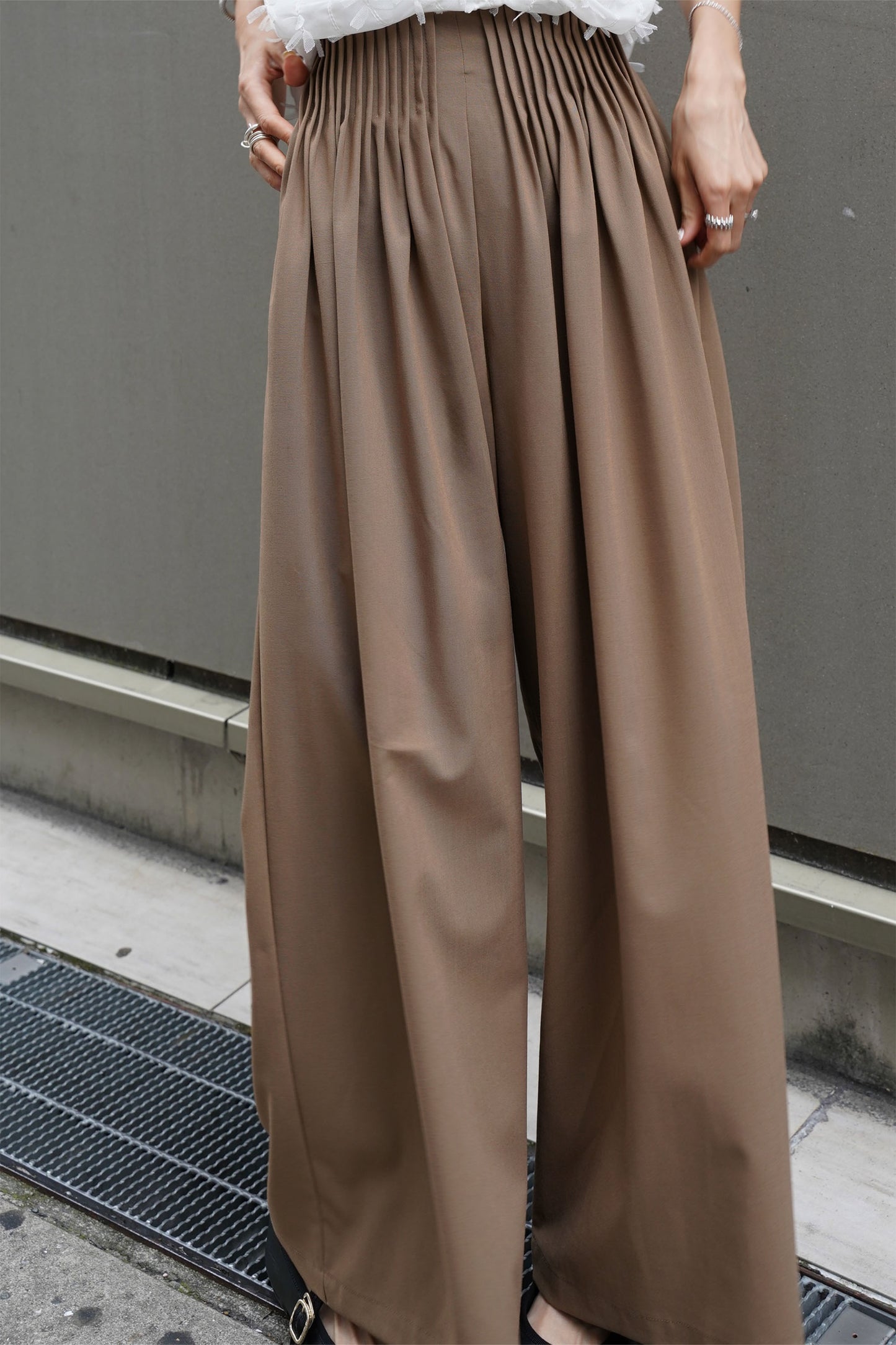 【予約販売8月末配送】プリーツワイドパンツ【BEIGE】