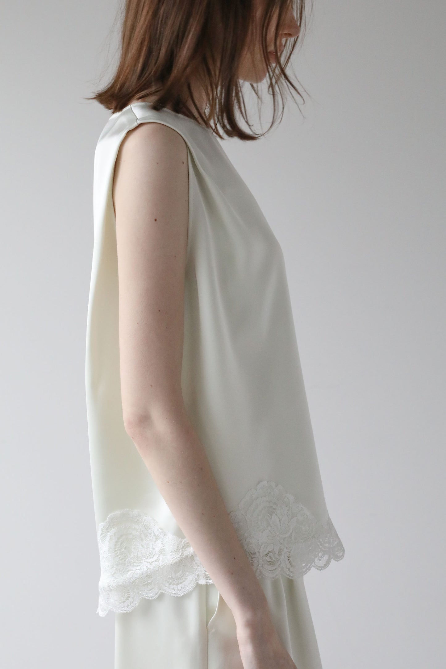 サテンレーストップス【WHITE】