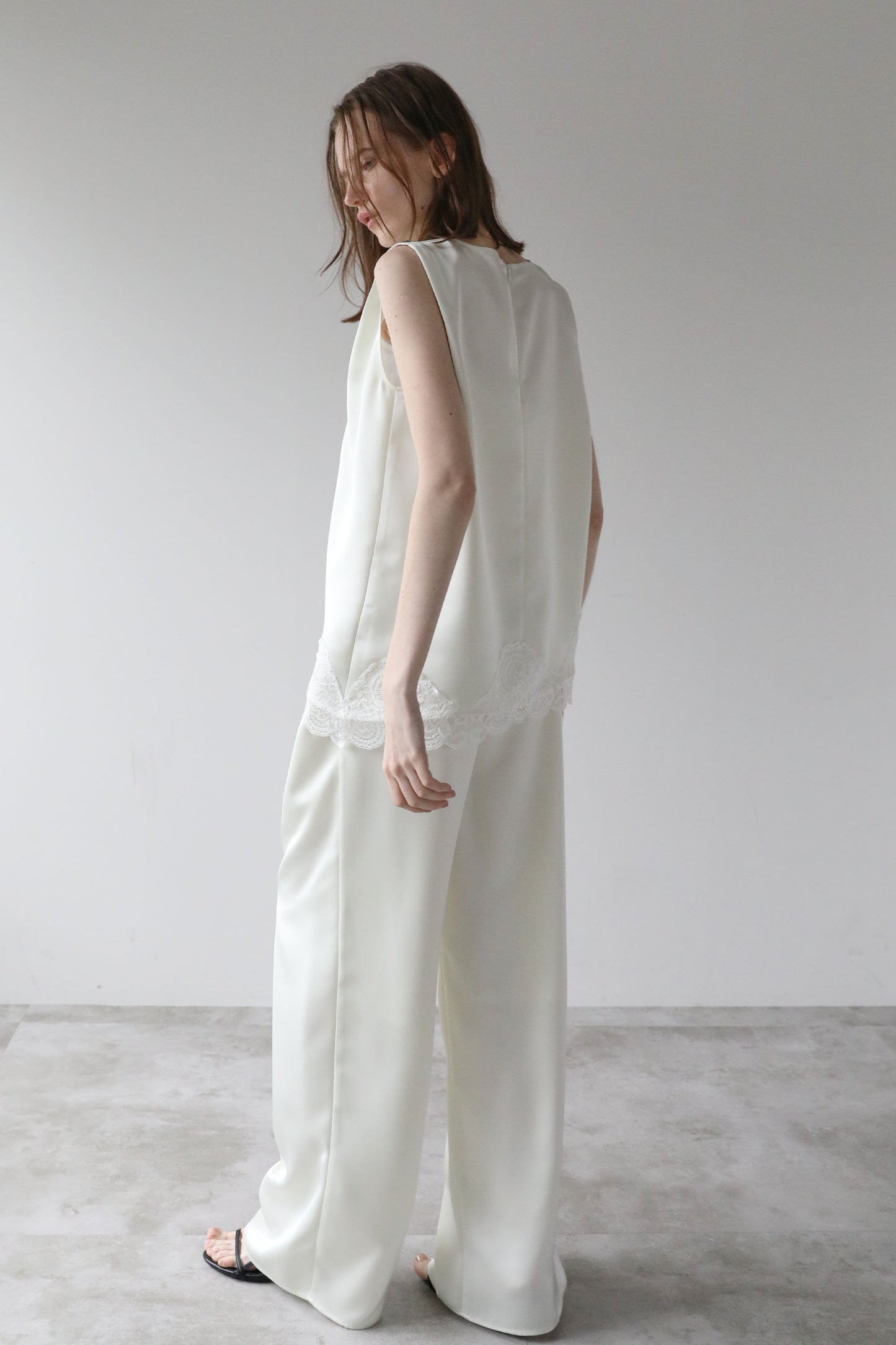 サテンレーストップス【WHITE】