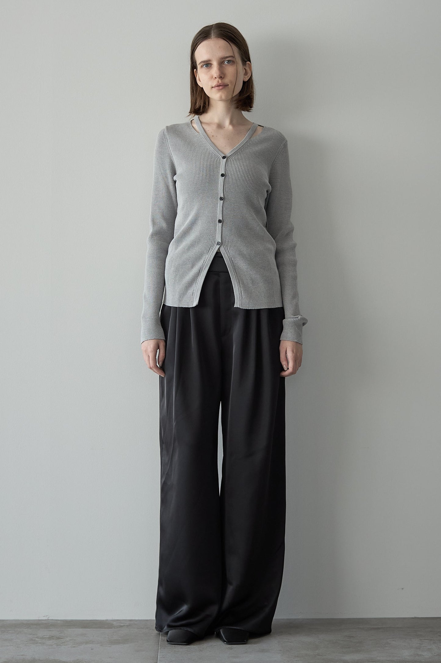 Satin wide pants [BLACK]