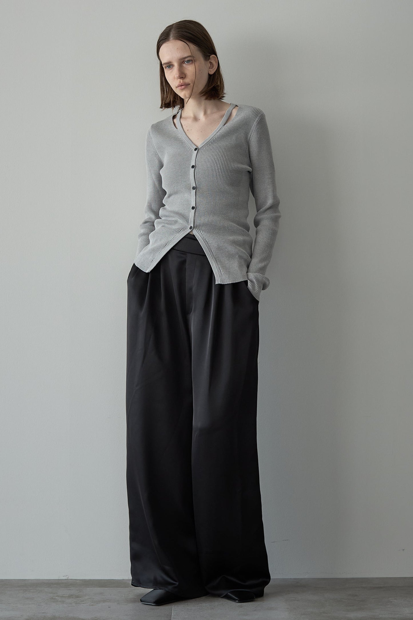 Satin wide pants [BLACK]