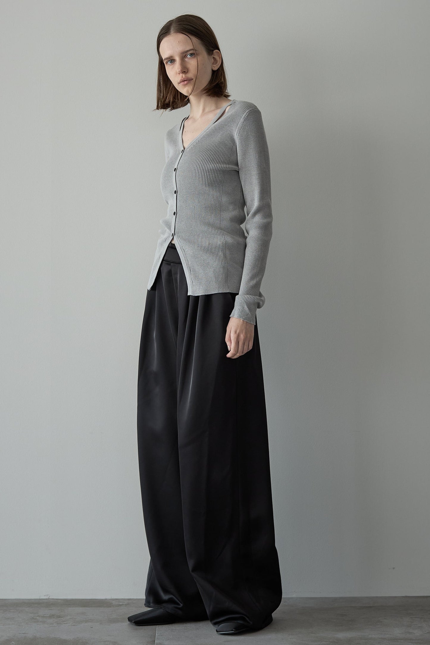 Satin wide pants [BLACK]