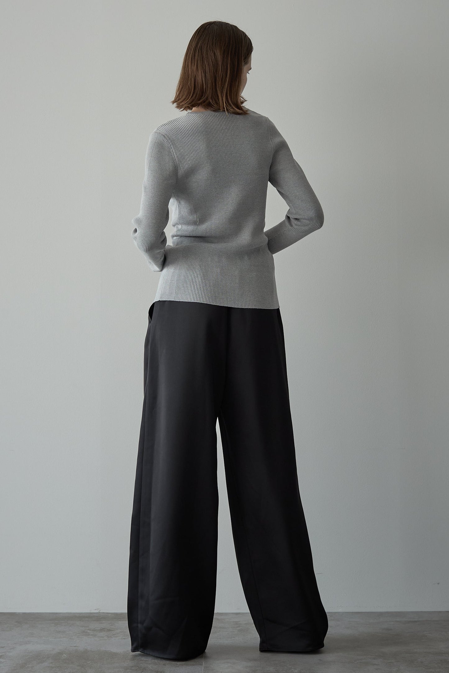 Satin wide pants [BLACK]