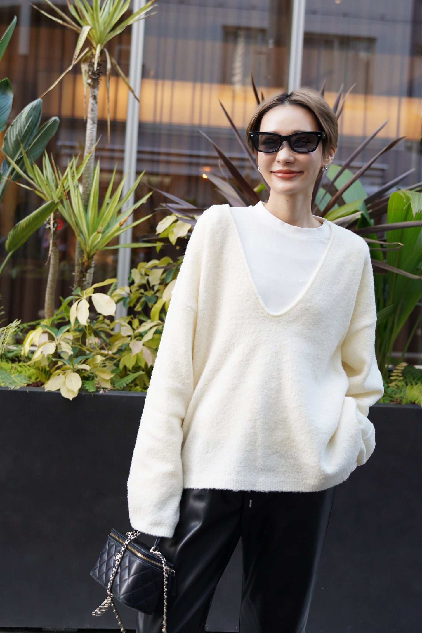 Vネックブークレニット【WHITE】