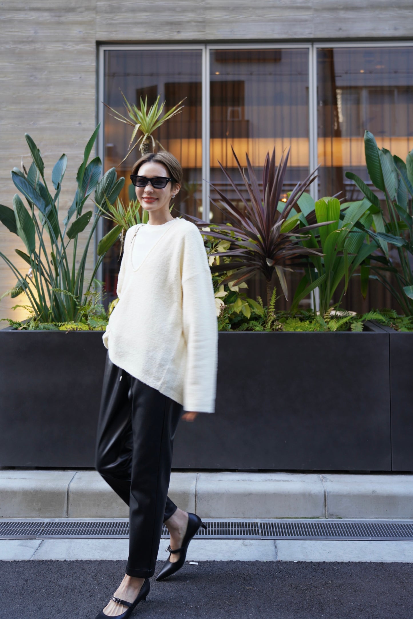 Vネックブークレニット【WHITE】