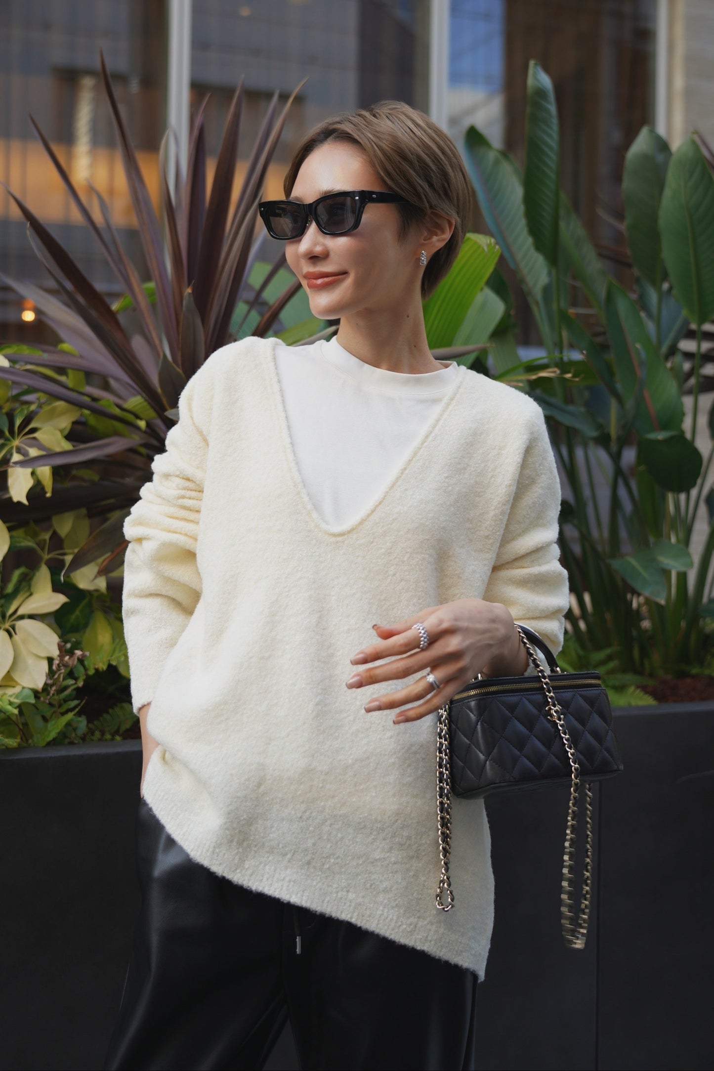 Vネックブークレニット【WHITE】