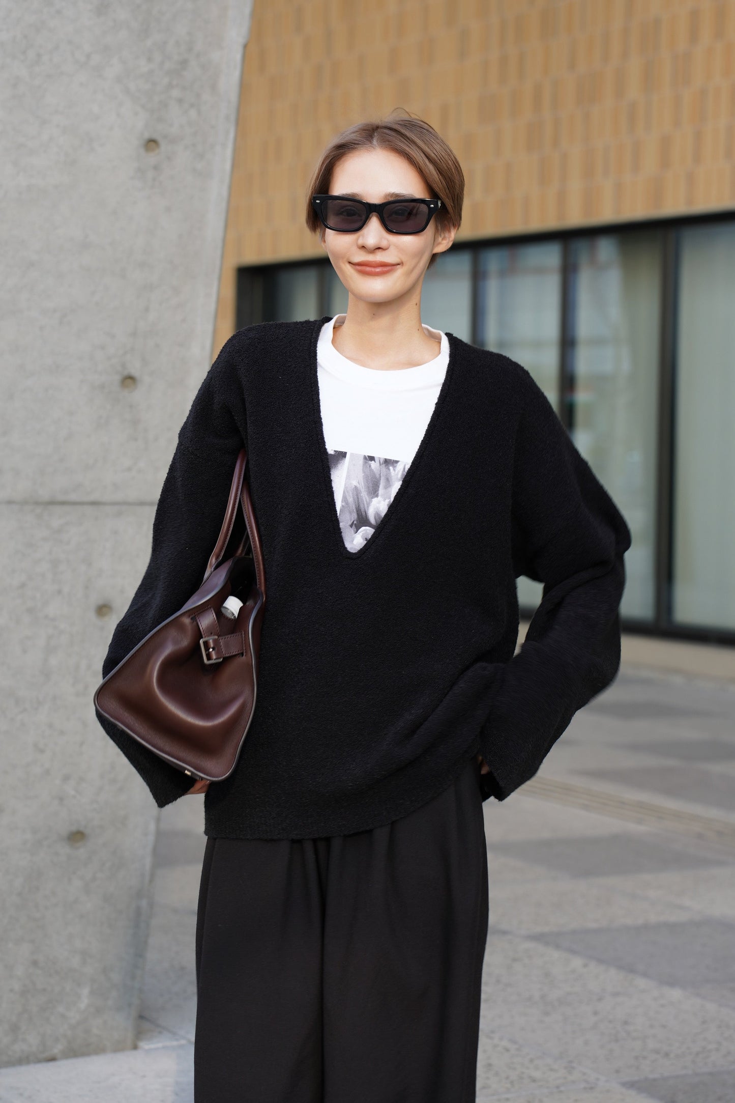 Vネックブークレニット【BLACK】