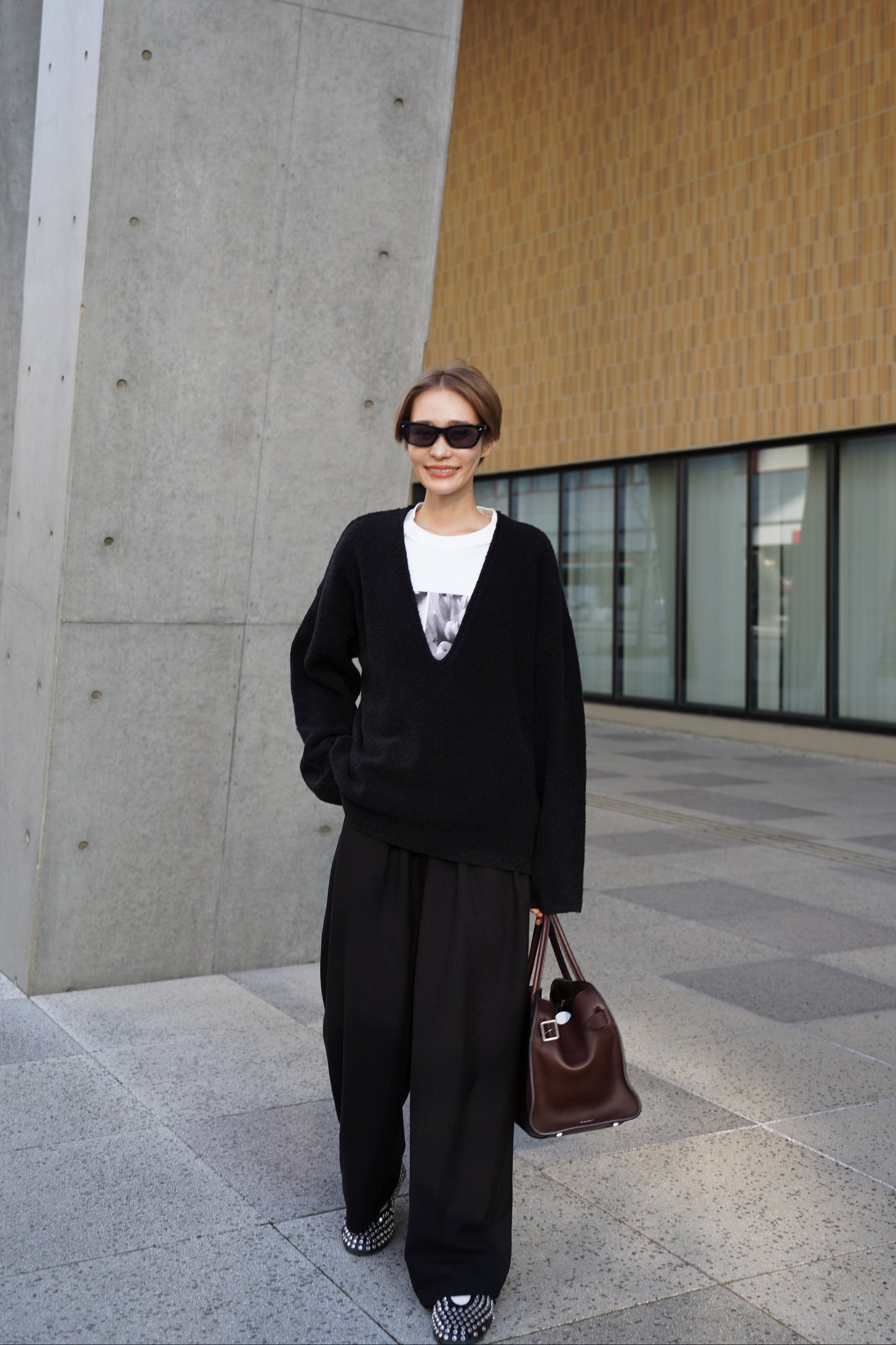 Vネックブークレニット【BLACK】