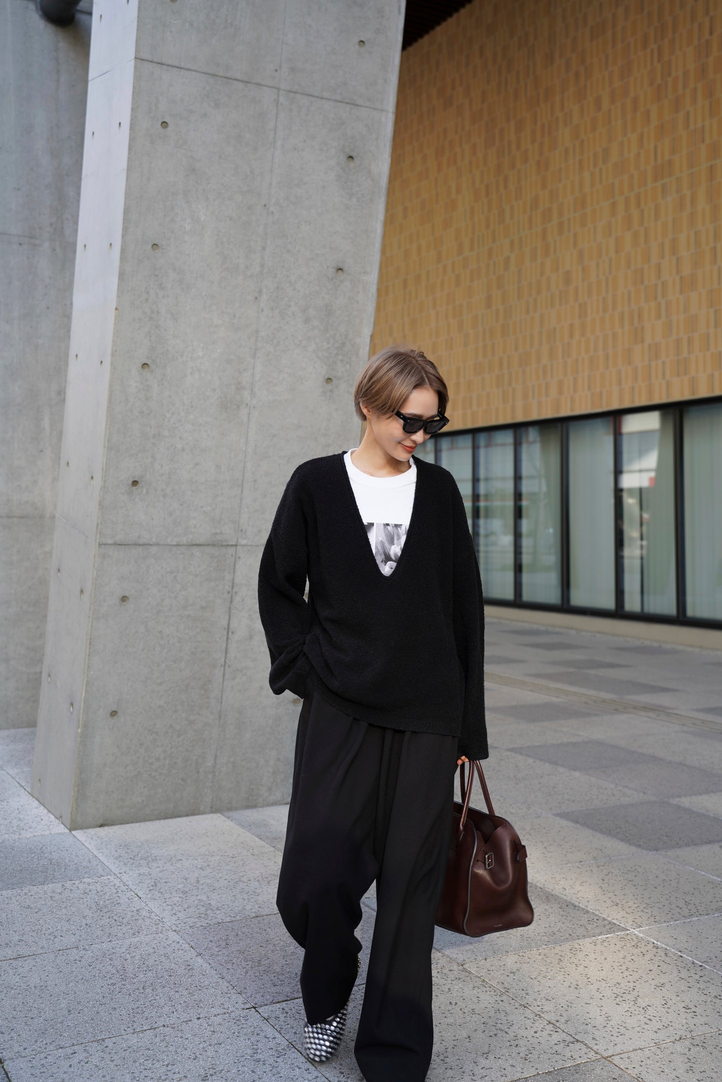 Vネックブークレニット【BLACK】