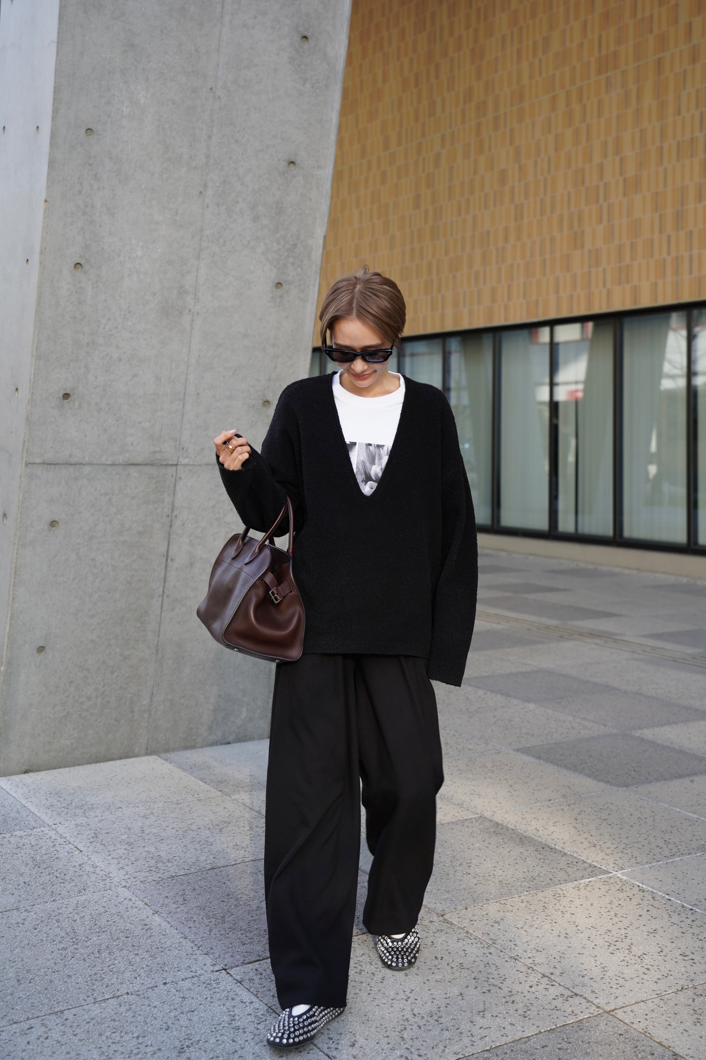 Vネックブークレニット【BLACK】