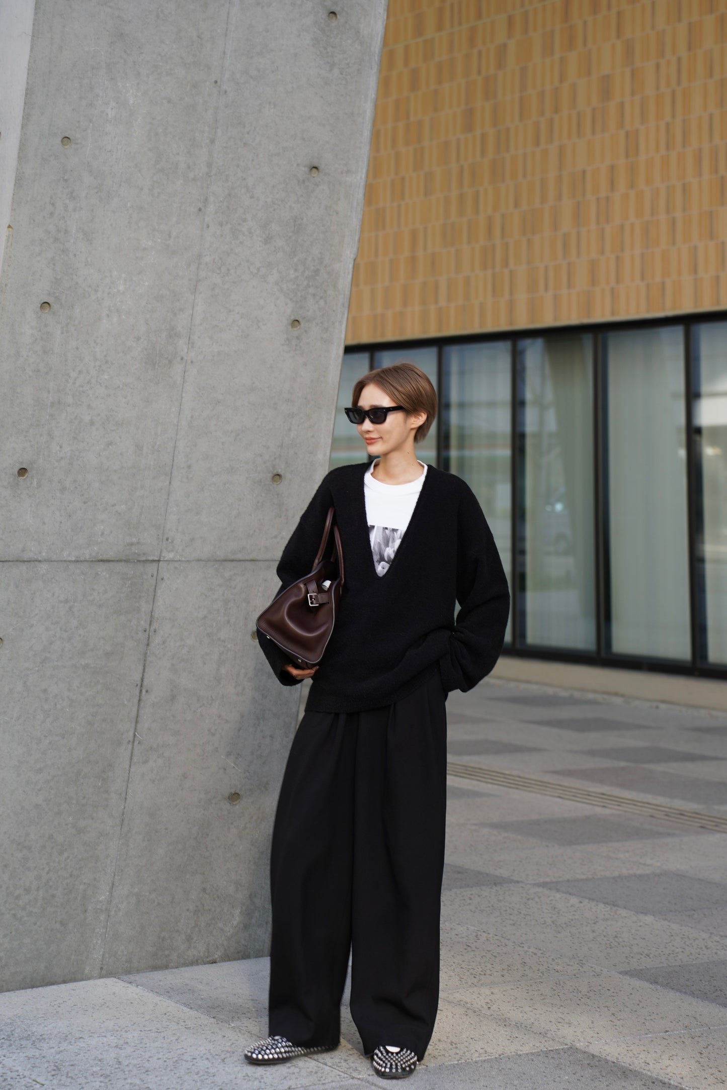 Vネックブークレニット【BLACK】