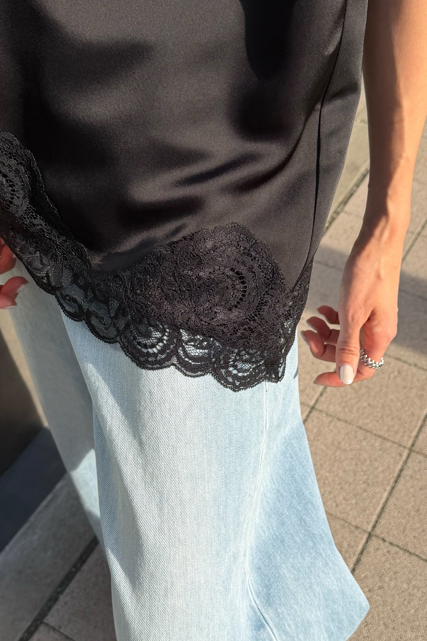 サテンレーストップス【BLACK】