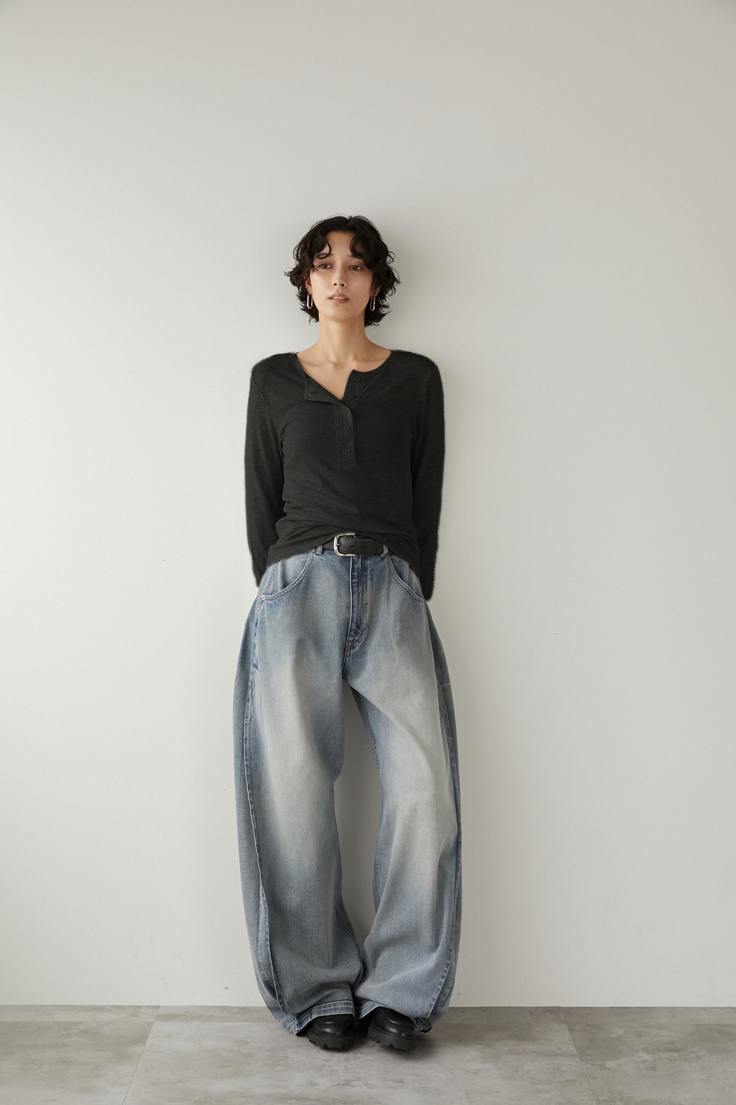 ヘンリーネックカットソー【BLACK】