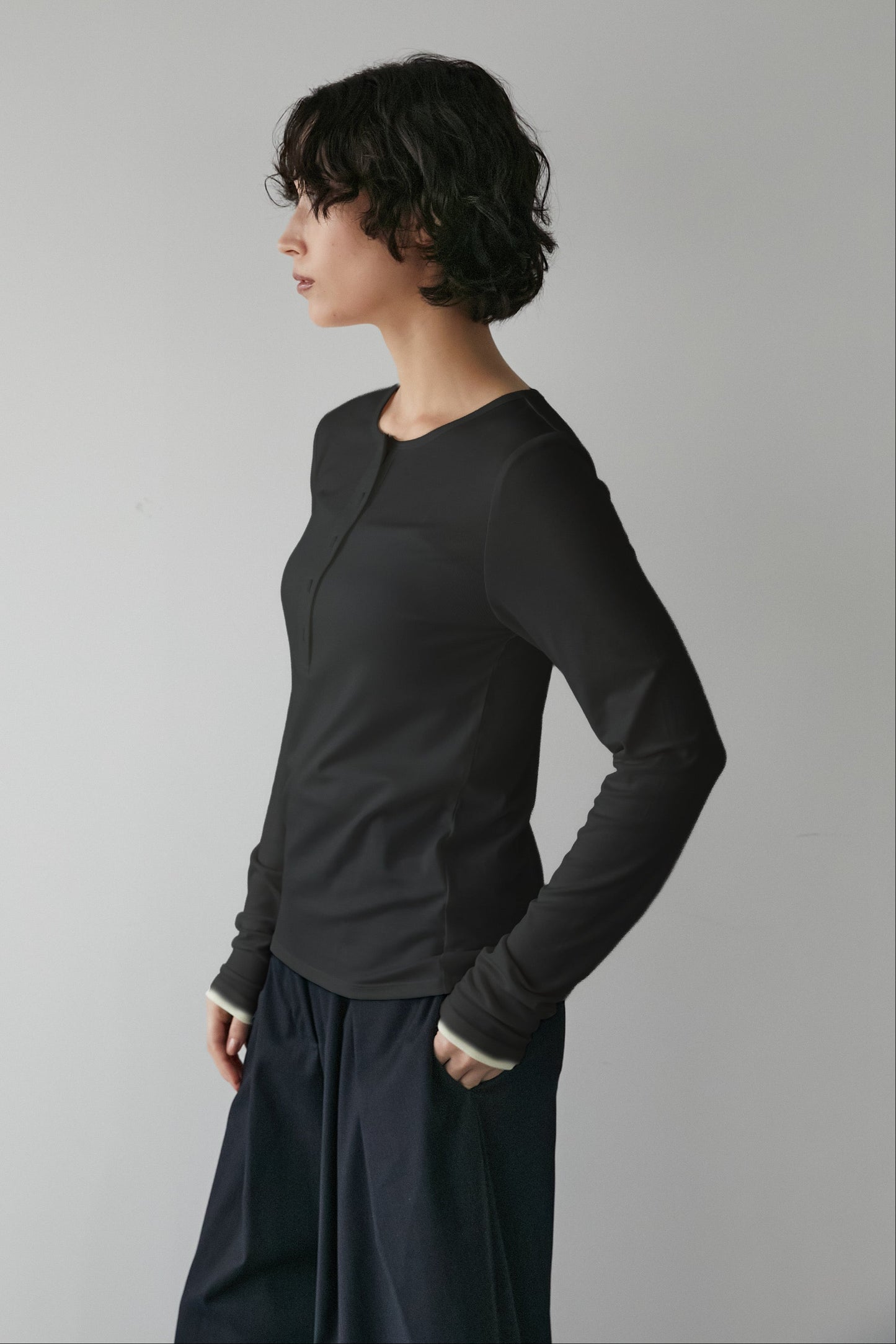 ヘンリーネックカットソー【BLACK】