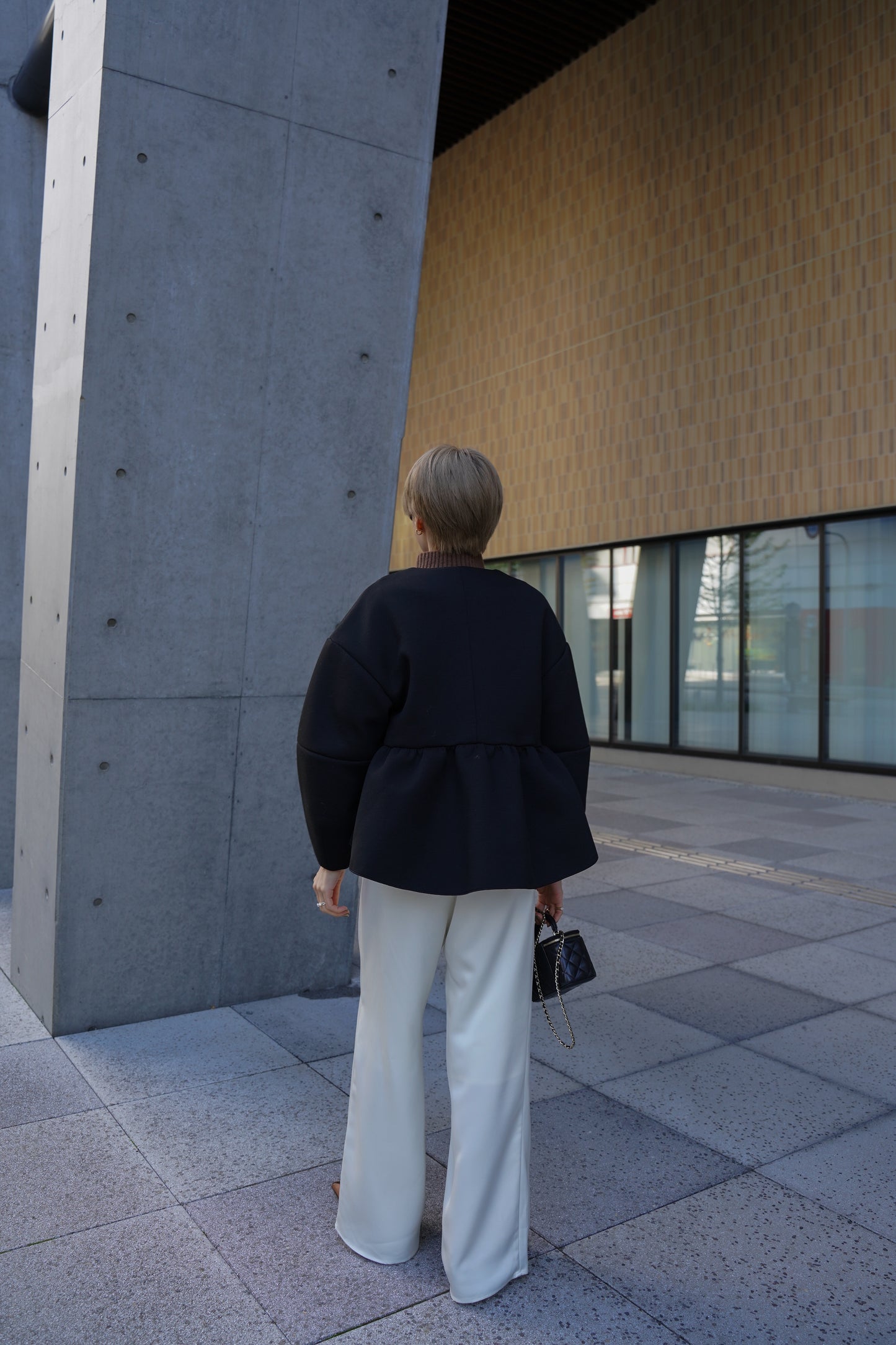 バックフリルアウター【BLACK】