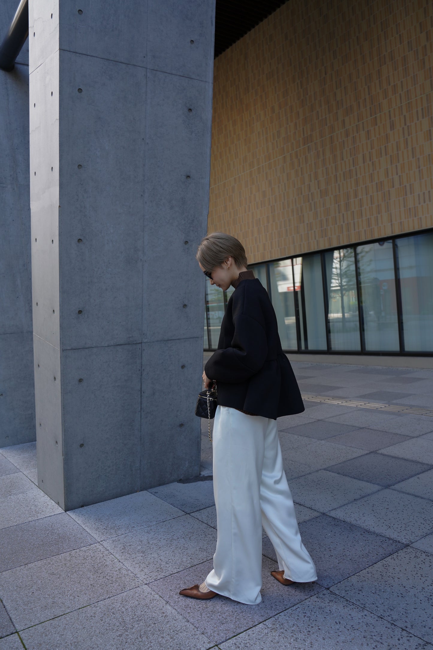 バックフリルアウター【BLACK】