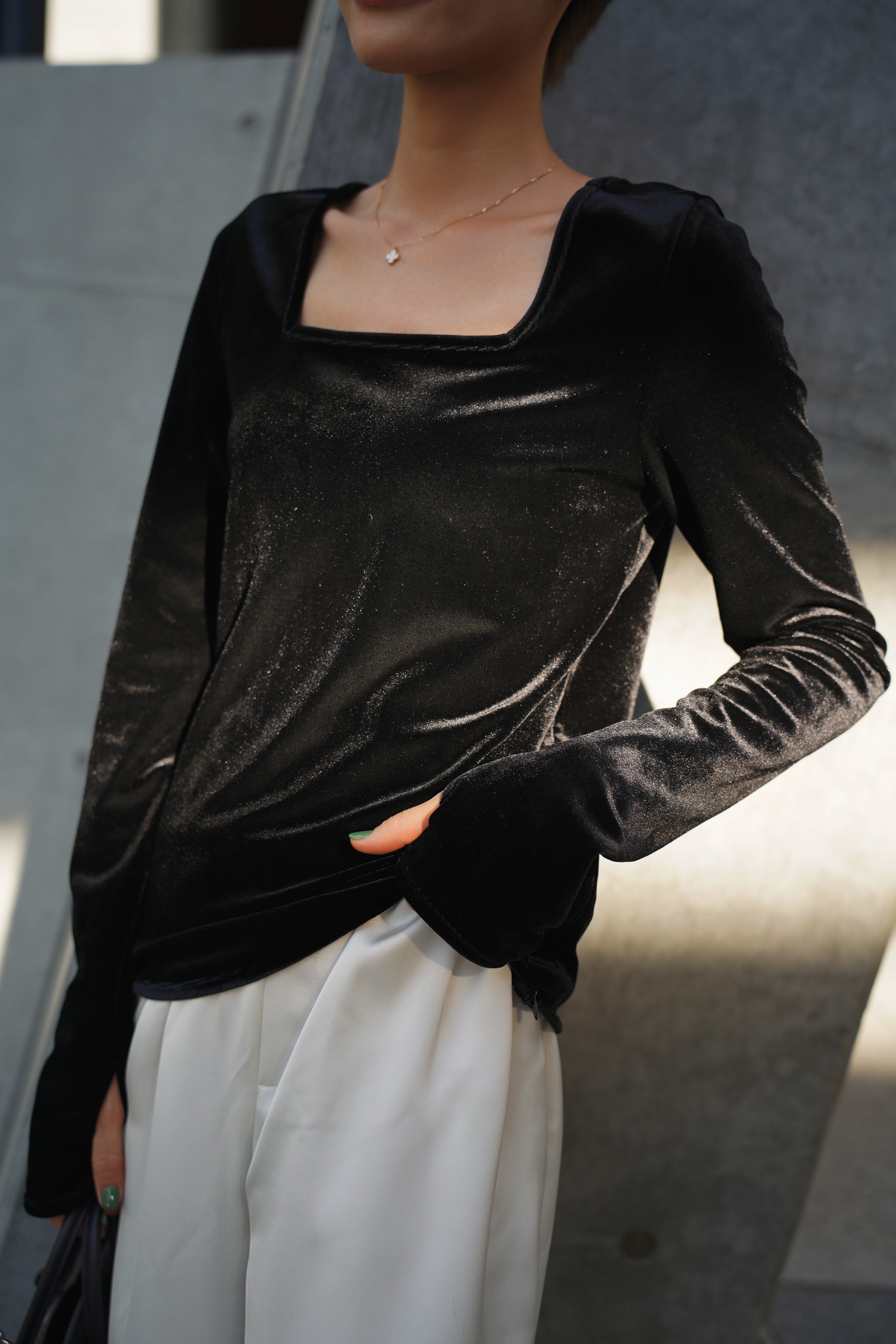ベロアトップス【BLACK】 – ELLIE